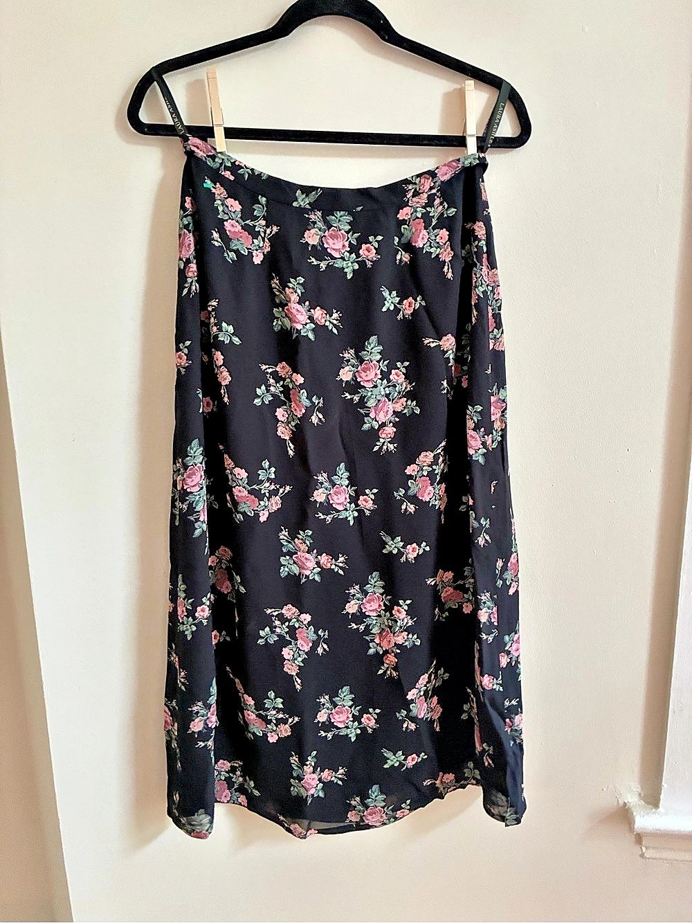 Laura Ashley Floral skirt in Black US 2 Like New